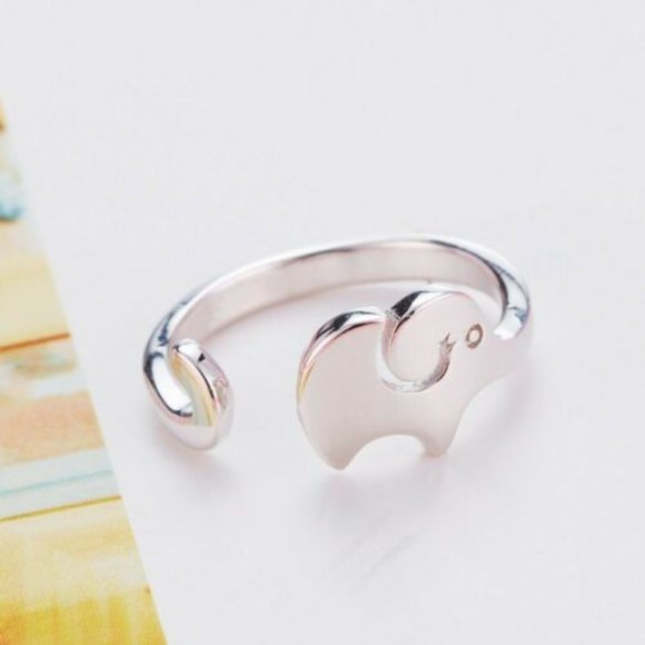 Jewelry - NWOT Silver Elephant Ring